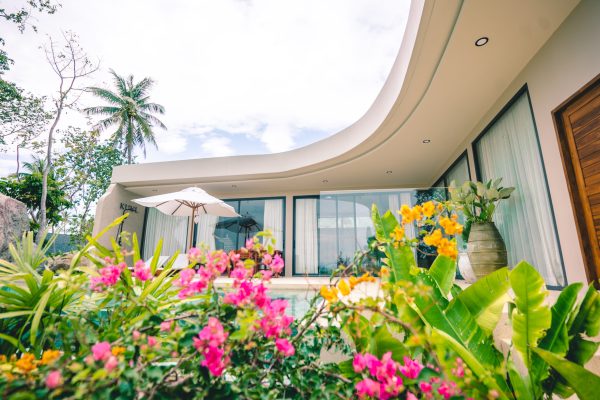 A villa retreat defined by warmth, greenery, and complete seclusion.